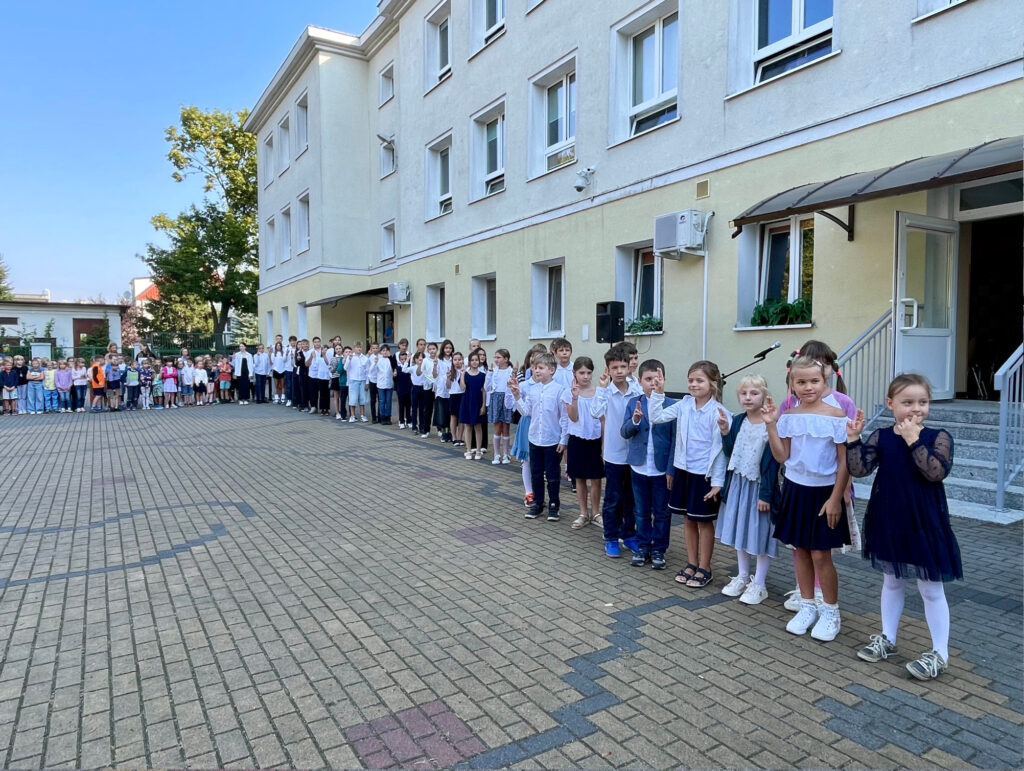 Uczniowie w trakcie ślubowania Samorządu Szkolnego