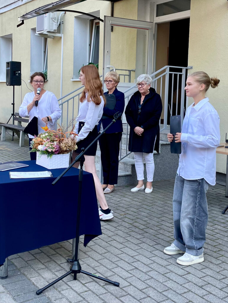 Uczniowie w trakcie ślubowania Samorządu Szkolnego