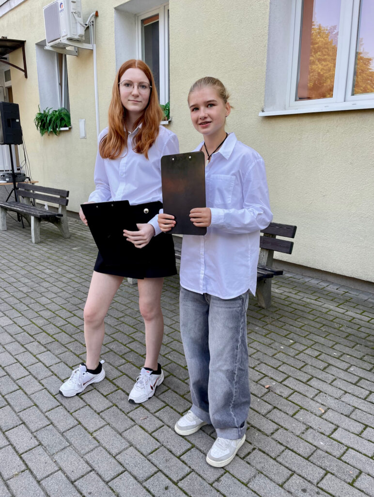 Uczniowie w trakcie ślubowania Samorządu Szkolnego