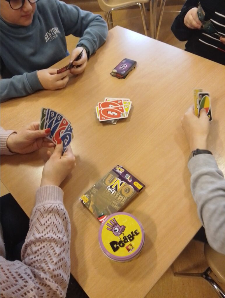 Dzieci grające w gry 