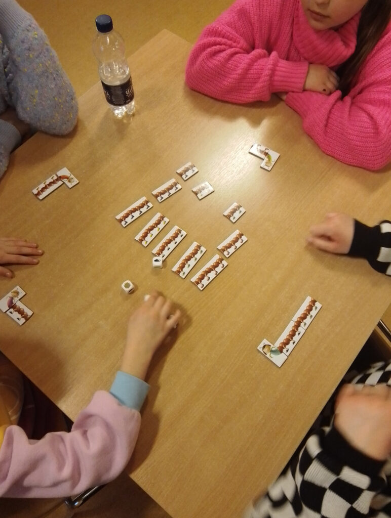 Dzieci grające w gry 